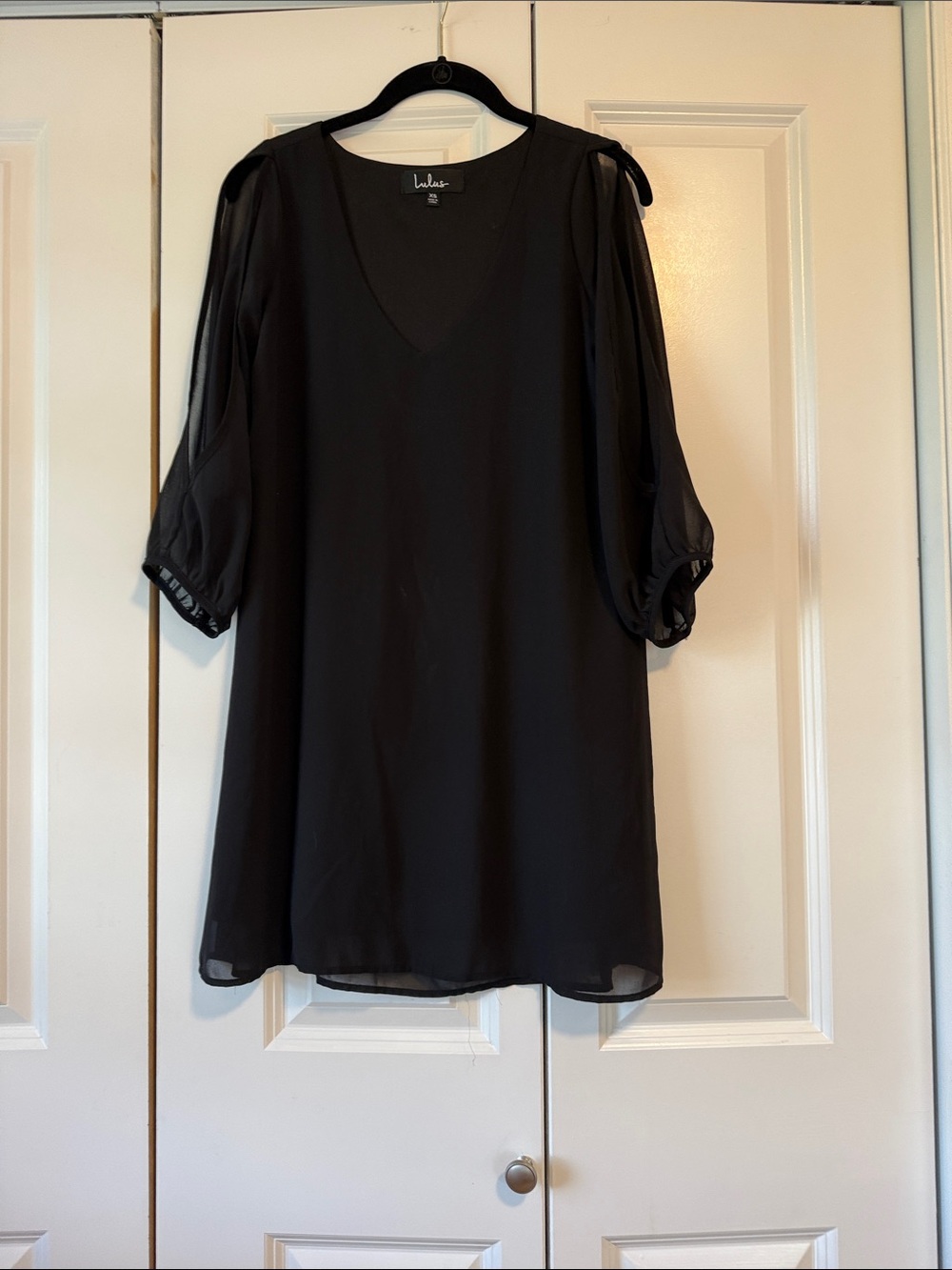 Lulu's Black V-Neck Chiffon cut out sleeve dress